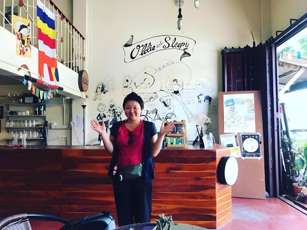 Oldie And Sleepy Hostel Udon Thani Buitenkant foto