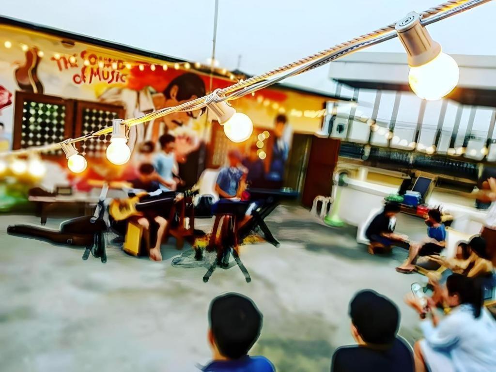 Oldie And Sleepy Hostel Udon Thani Buitenkant foto