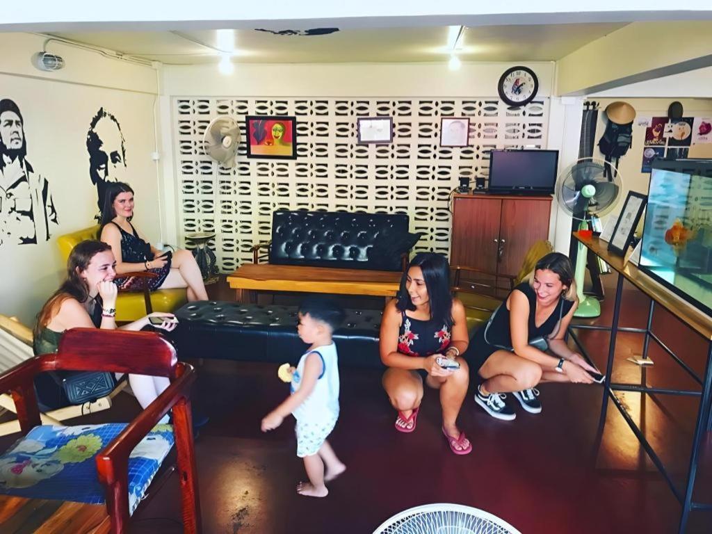 Oldie And Sleepy Hostel Udon Thani Buitenkant foto