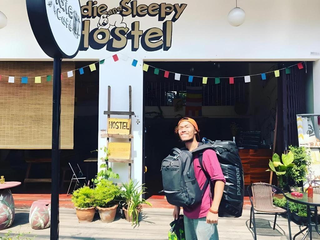 Oldie And Sleepy Hostel Udon Thani Buitenkant foto