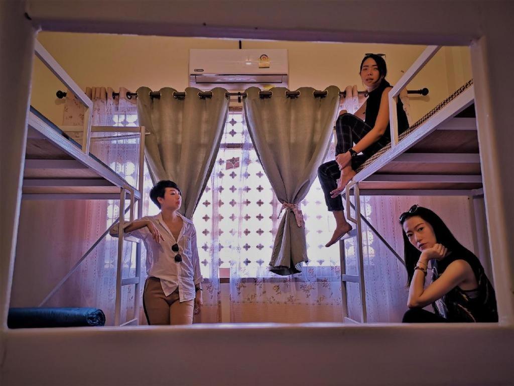 Oldie And Sleepy Hostel Udon Thani Buitenkant foto