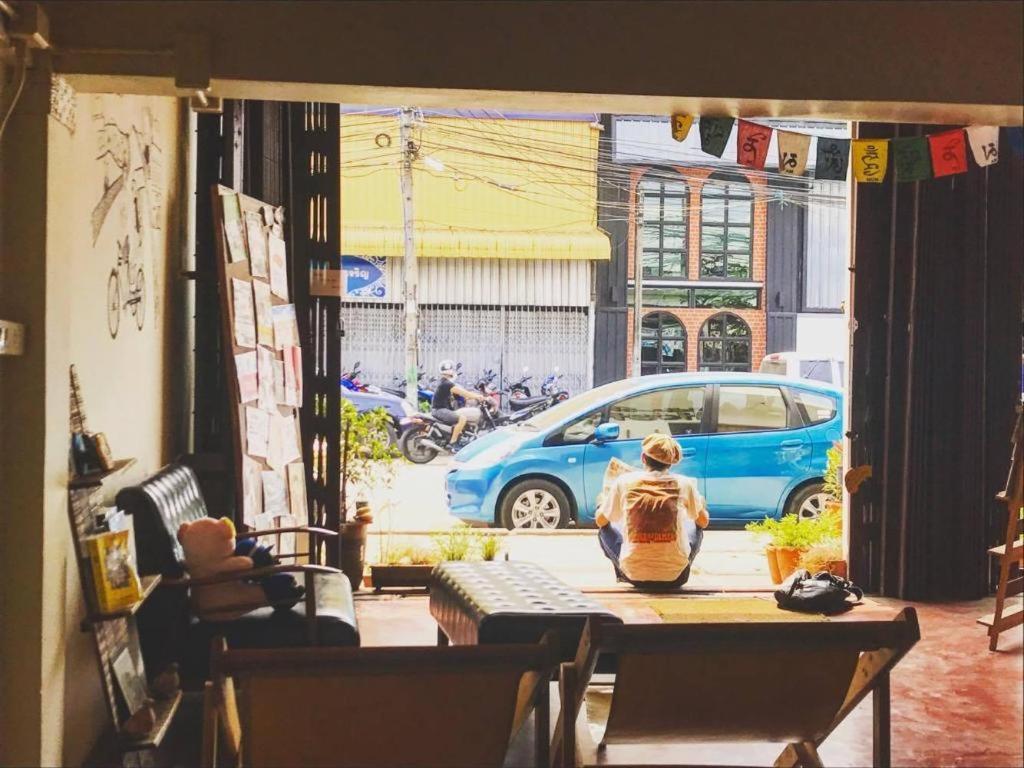 Oldie And Sleepy Hostel Udon Thani Buitenkant foto