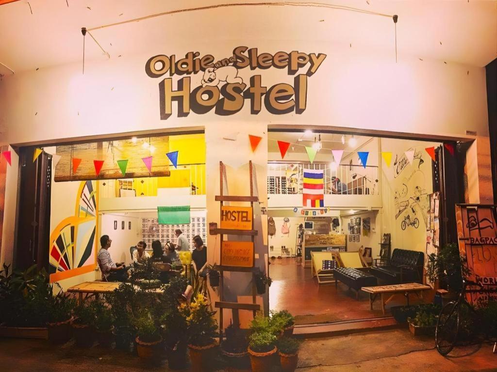 Oldie And Sleepy Hostel Udon Thani Buitenkant foto