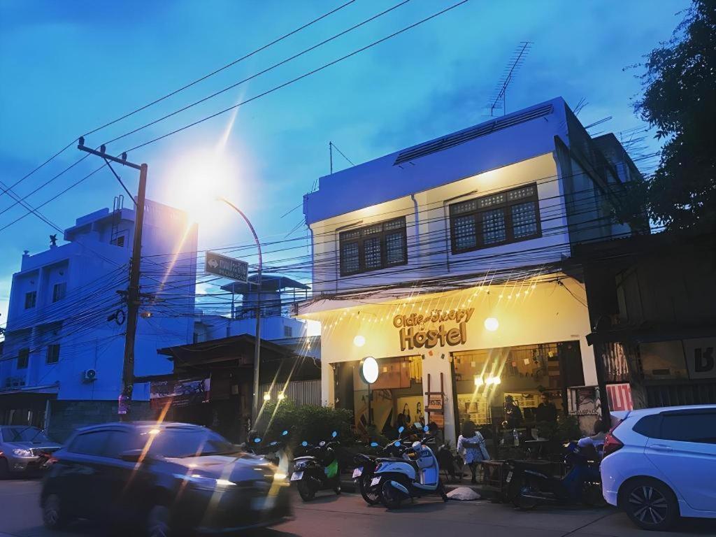 Oldie And Sleepy Hostel Udon Thani Buitenkant foto