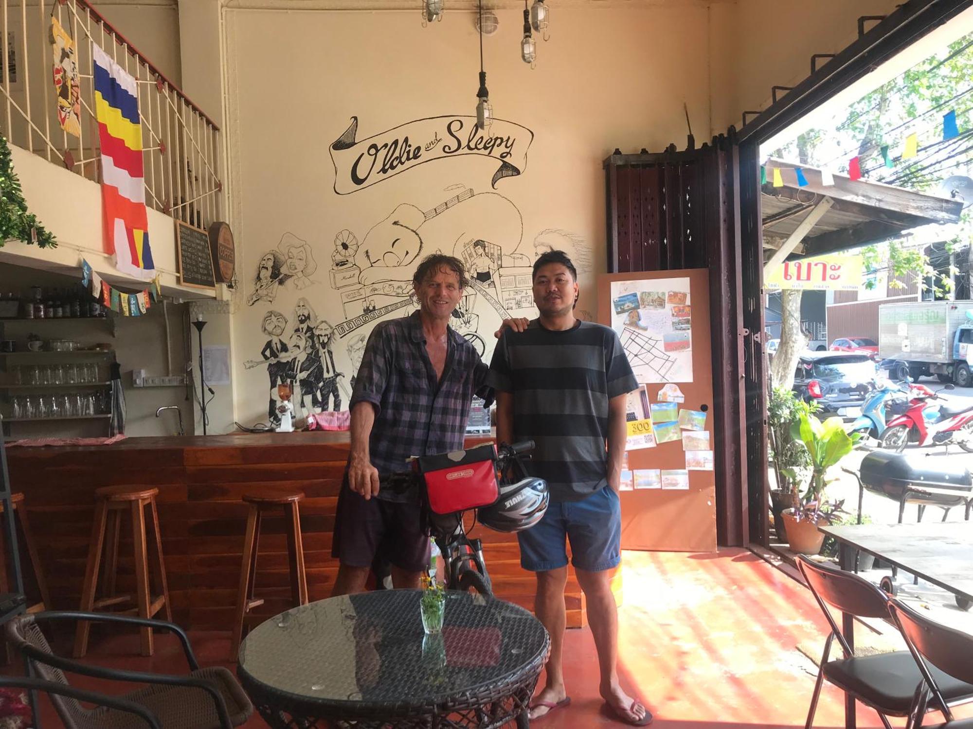 Oldie And Sleepy Hostel Udon Thani Buitenkant foto